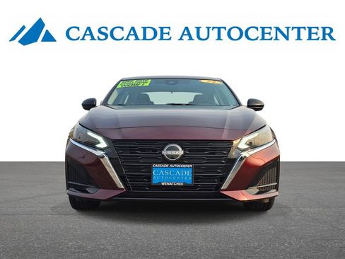 Used 2024 Nissan Altima 2.5 SV AWD/4WD image 15