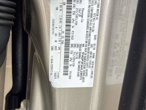 Used 2018 Ford Focus SE w/ SE Appearance Package image 28