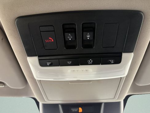Used 2025 Nissan Rogue SV w/ SV Premium Package FWD image 29