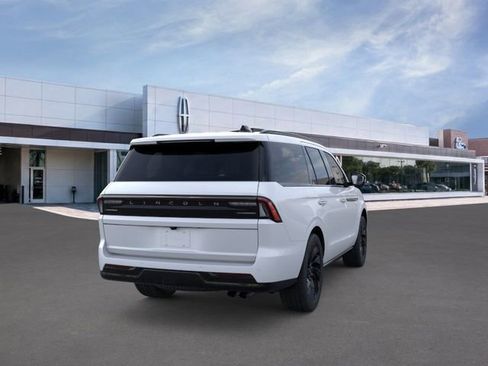 New 2026 Lincoln Navigator Reserve w/ Jet Appearance Package AWD/4WD image 9