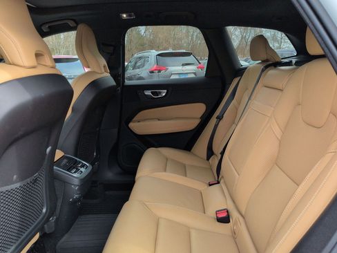 Used 2021 Volvo XC60 T5 Inscription w/ Protection Package Premier image 12