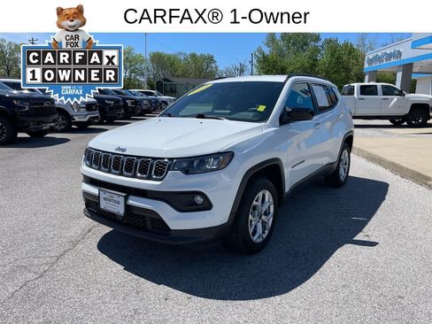 Used 2025 Jeep Compass Latitude AWD/4WD image 3