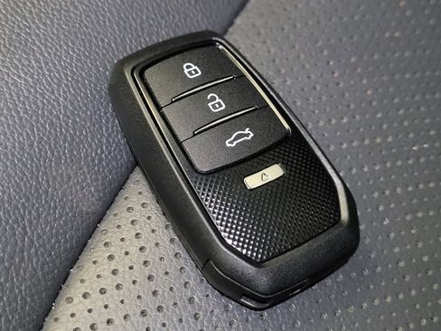 Used 2019 Hyundai Ioniq Limited w/ Ultimate Package 02 image 32