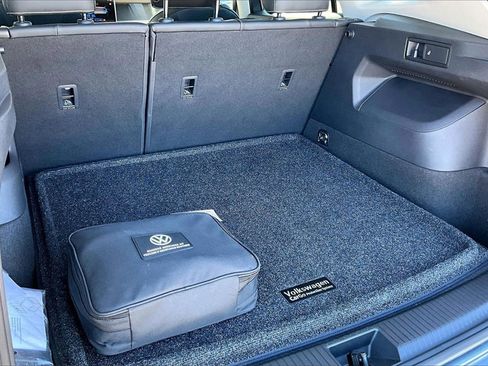 Certified 2025 Volkswagen Tiguan SE image 15