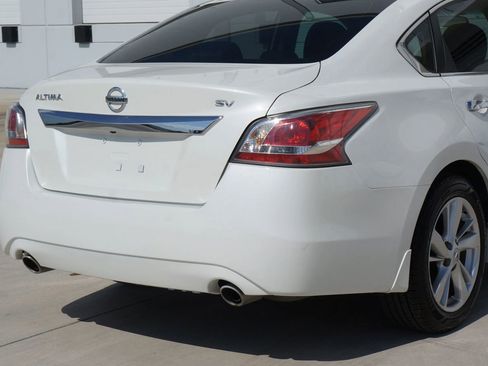 Used 2015 Nissan Altima 2.5 SV FWD image 14