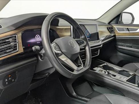 Used 2024 Volkswagen Atlas SE FWD image 26