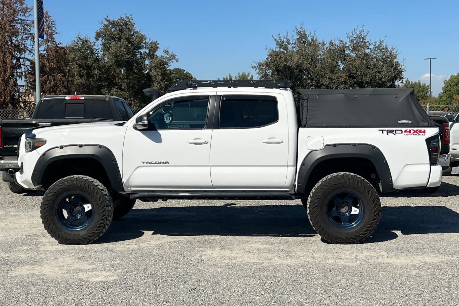 Used 2019 Toyota Tacoma TRD Off-Road w/ Technology Package AWD/4WD image 6