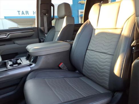 Used 2025 Chevrolet Silverado 2500 ZR2 w/ Technology Package image 18