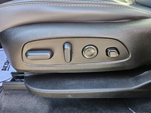 Used 2024 Buick Enclave Premium image 9