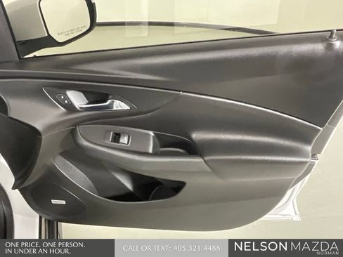 Used 2018 Chevrolet Volt LT w/ Comfort Package FWD image 20