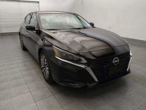 Used 2023 Nissan Altima 2.5 SV FWD image 13