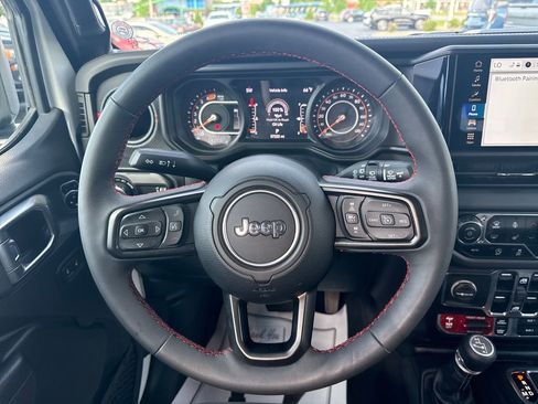 Used 2024 Jeep Wrangler Unlimited Rubicon w/ Convenience Group AWD/4WD image 17