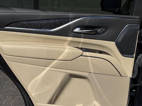 Used 2021 Cadillac Escalade Premium Luxury image 23