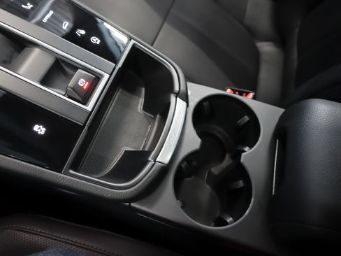 Certified 2026 Porsche Macan AWD/4WD image 18