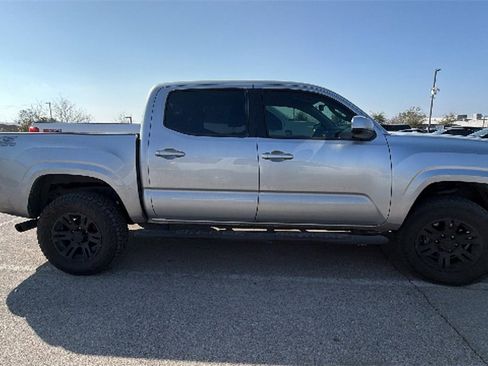Used 2022 Toyota Tacoma SR w/ SR Convenience Package image 4
