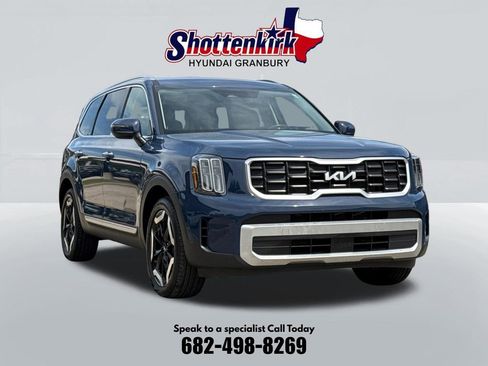 Used 2024 Kia Telluride S FWD image 3