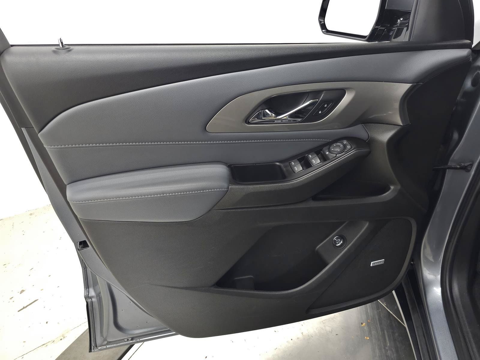 Used 2018 Chevrolet Traverse LT w/ LPO, Floor Liner Package AWD/4WD image 12