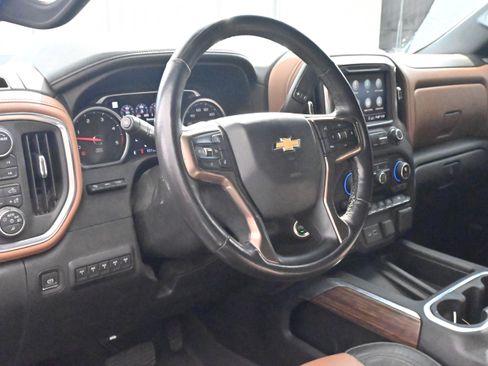 Used 2020 Chevrolet Silverado 3500 High Country image 3