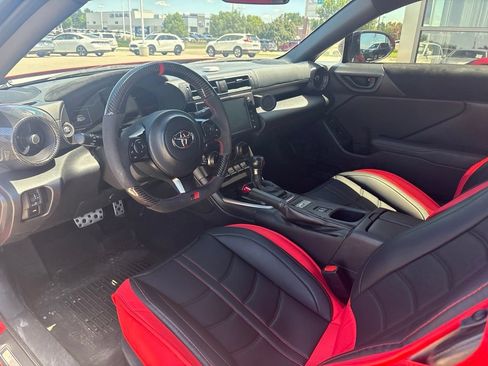 Used 2023 Toyota GR86 Premium w/ ALL Weather Mat Package (TMS) RWD image 10