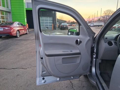 Used 2007 Chevrolet HHR LS image 12