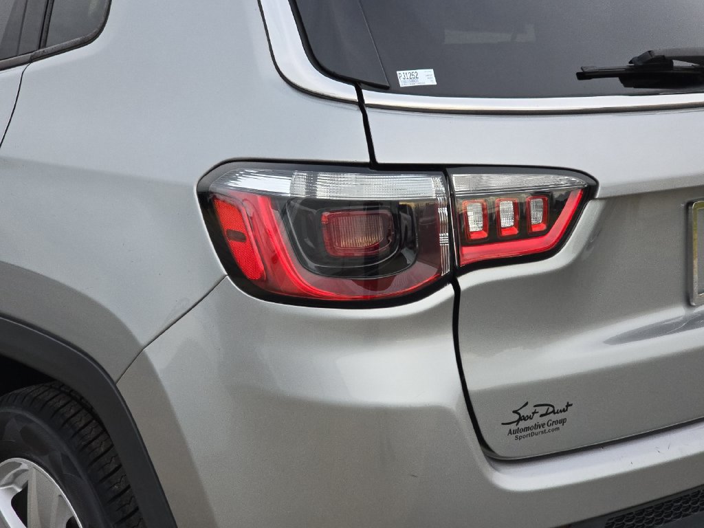 Used 2022 Jeep Compass Latitude FWD image 30