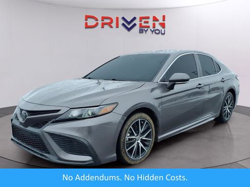 Used 2023 Toyota Camry SE image 1