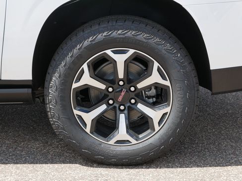 New 2026 GMC Yukon XL AT4 w/ AT4 Premium Package AWD/4WD image 3