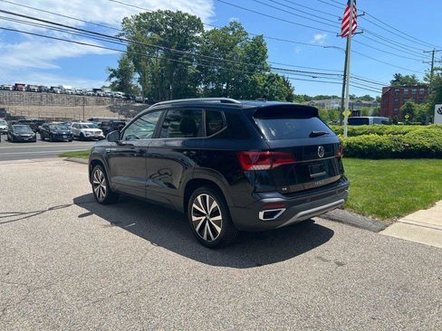 Certified 2024 Volkswagen Taos SE w/ Panoramic Sunroof Package FWD image 3