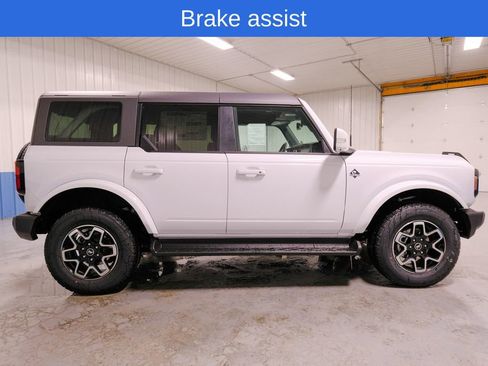 New 2025 Ford Bronco Outer Banks image 9