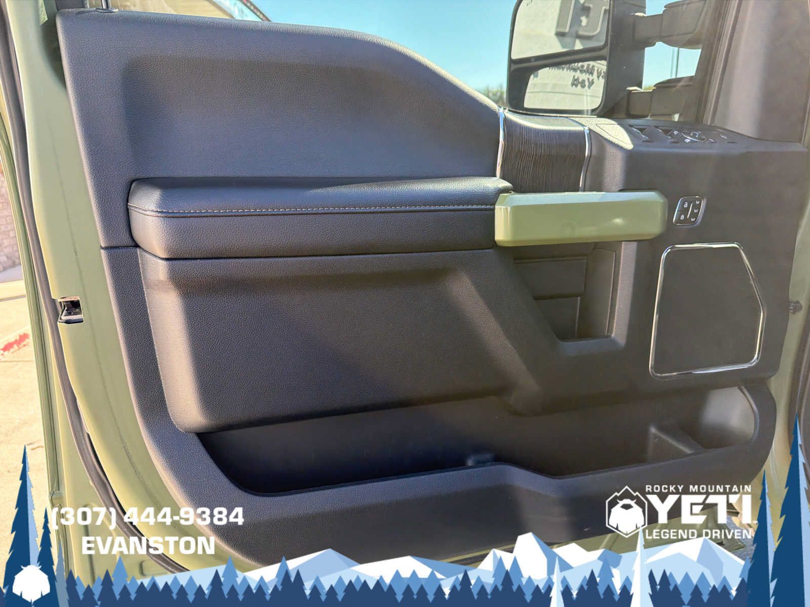 Used 2021 Ford F250 Lariat w/ Lariat Ultimate Package AWD/4WD image 27