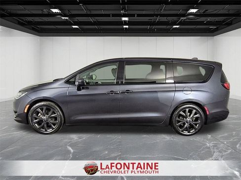 Used 2020 Chrysler Pacifica Touring w/ S Appearance Package image 5