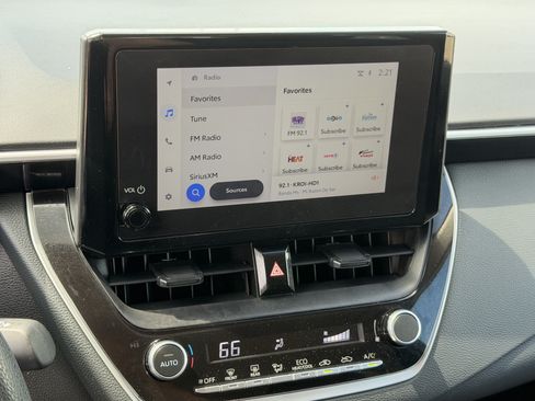 Used 2025 Toyota Corolla LE FWD image 18