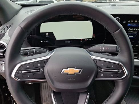 Used 2025 Chevrolet Equinox LT FWD image 18