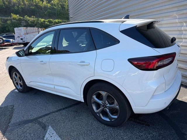 Used 2023 Ford Escape ST-Line w/ Tech Pack #1 AWD/4WD image 4