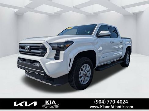 Used 2025 Toyota Tacoma SR5 RWD image 7