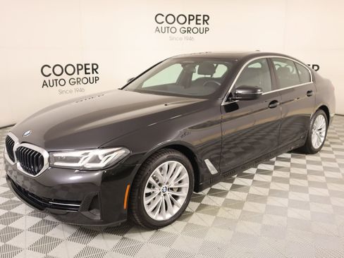 Used 2022 BMW 530i xDrive w/ Premium Package image 11