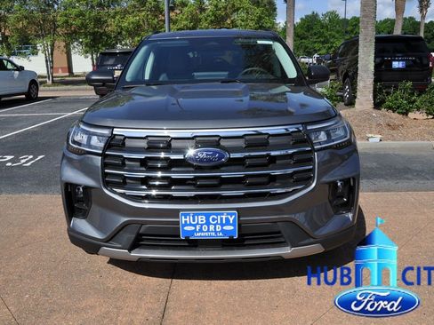 New 2026 Ford Explorer Active RWD image 8