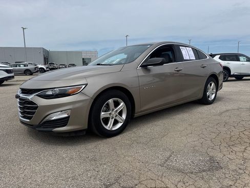 Used 2022 Chevrolet Malibu LS FWD image 2