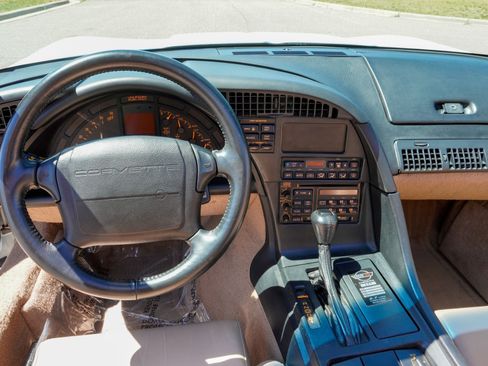 Used 1993 Chevrolet Corvette Coupe RWD image 11