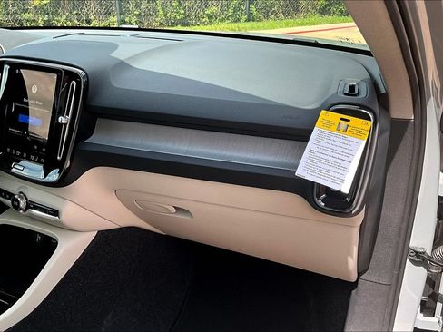 New 2026 Volvo XC40 B4 Plus w/ Protection Package Premier FWD image 11