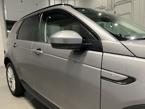 Used 2023 Land Rover Discovery Sport SE image 4