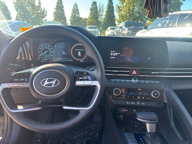 Used 2024 Hyundai Elantra SEL FWD image 11