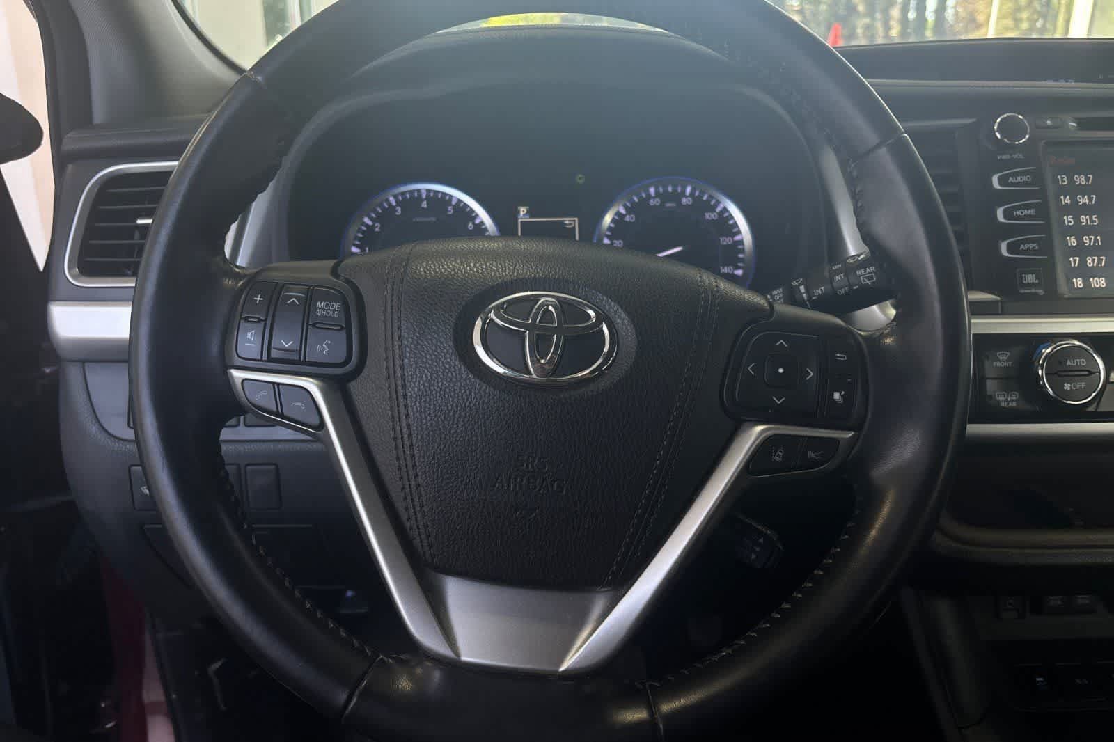 Used 2018 Toyota Highlander Limited AWD/4WD image 26