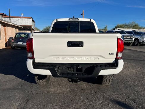 Used 2016 Toyota Tacoma TRD Sport image 6