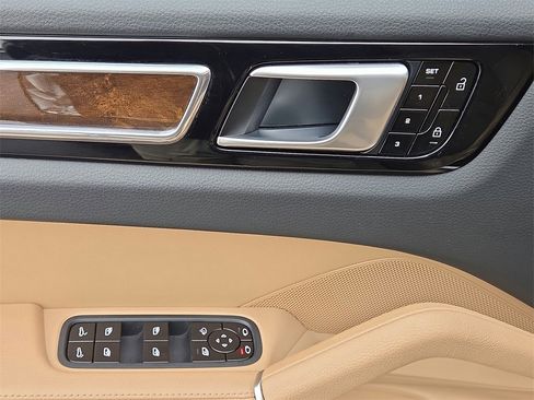 Used 2021 Porsche Cayenne Coupe image 7