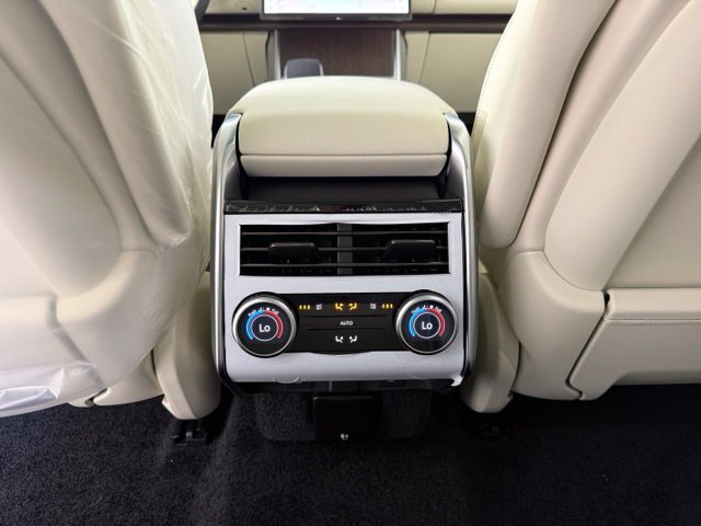 New 2026 Land Rover Range Rover Long Wheelbase SE AWD/4WD image 18