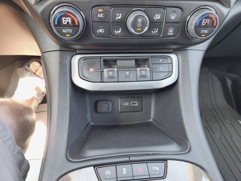 Used 2023 GMC Acadia SLE w/ Driver Convenience Package image 44