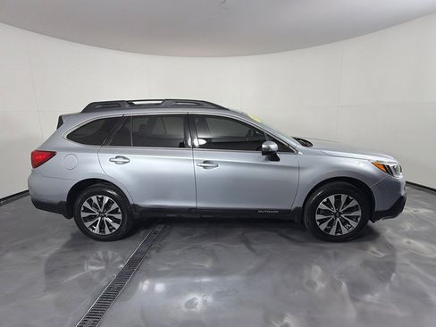 Used 2016 Subaru Outback 2.5i Limited AWD/4WD image 4