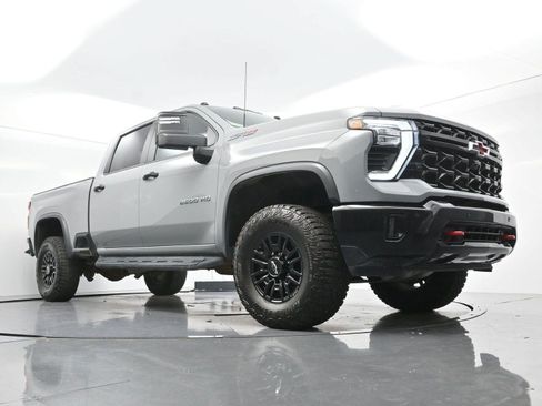 Used 2025 Chevrolet Silverado 2500 ZR2 w/ Technology Package AWD/4WD image 47