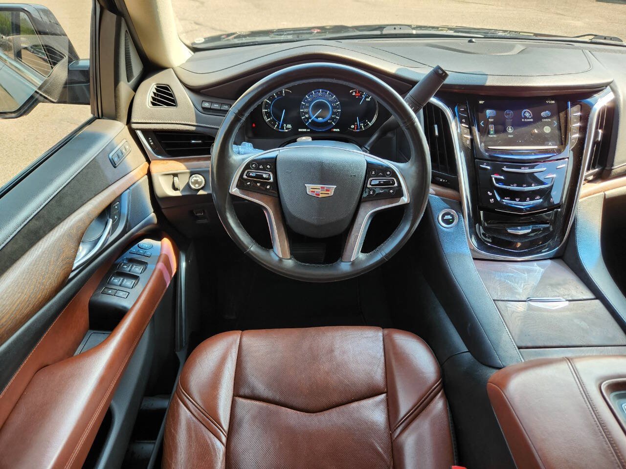 Used 2018 Cadillac Escalade Premium Luxury AWD/4WD image 16